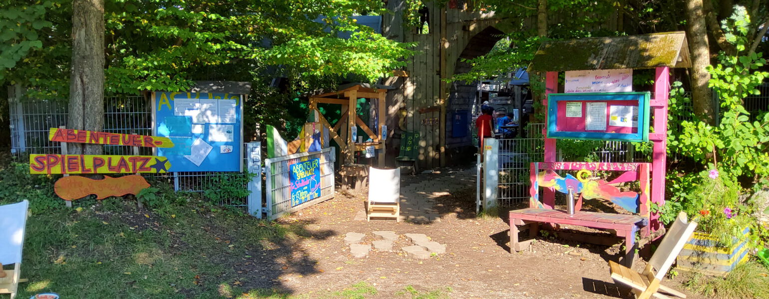 Eingang zum Abenteuerspielplatz im Luitpoldpark